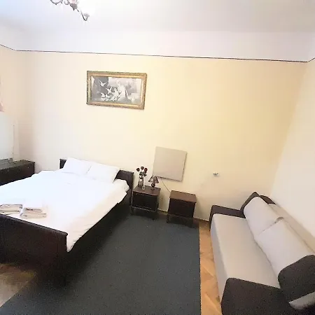 Apartman Near The Train Station