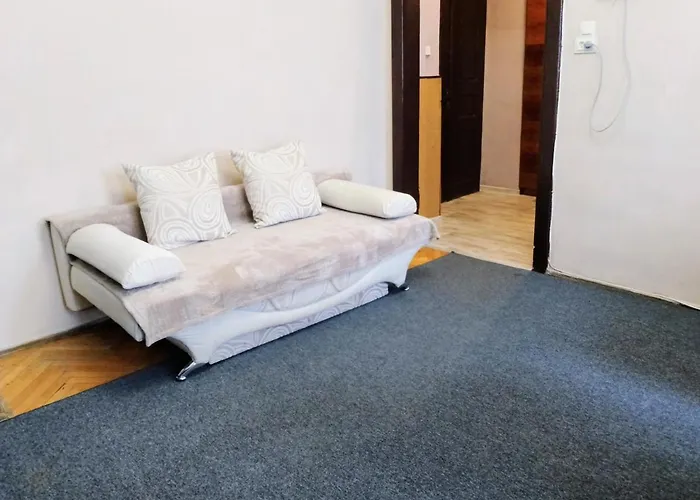 Near The Train Station Apartman *